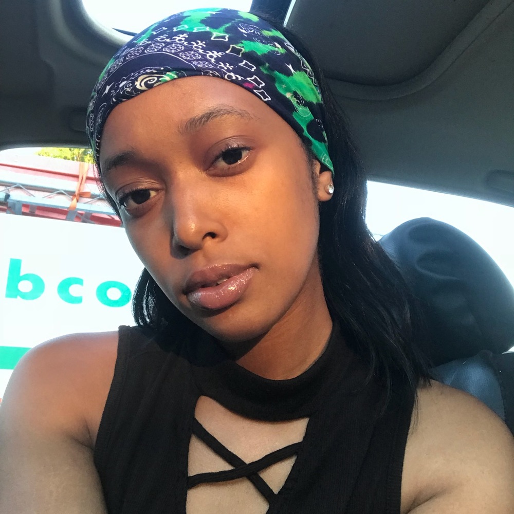 Meet your Posher, Najia